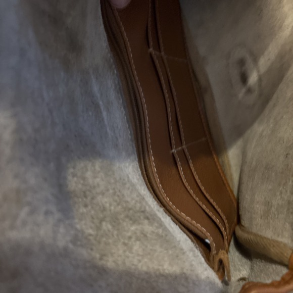 Beautiful vintage Dooney & Bourke cream Pebble Leather Crossbody Handbag Charm - Picture 8 of 16